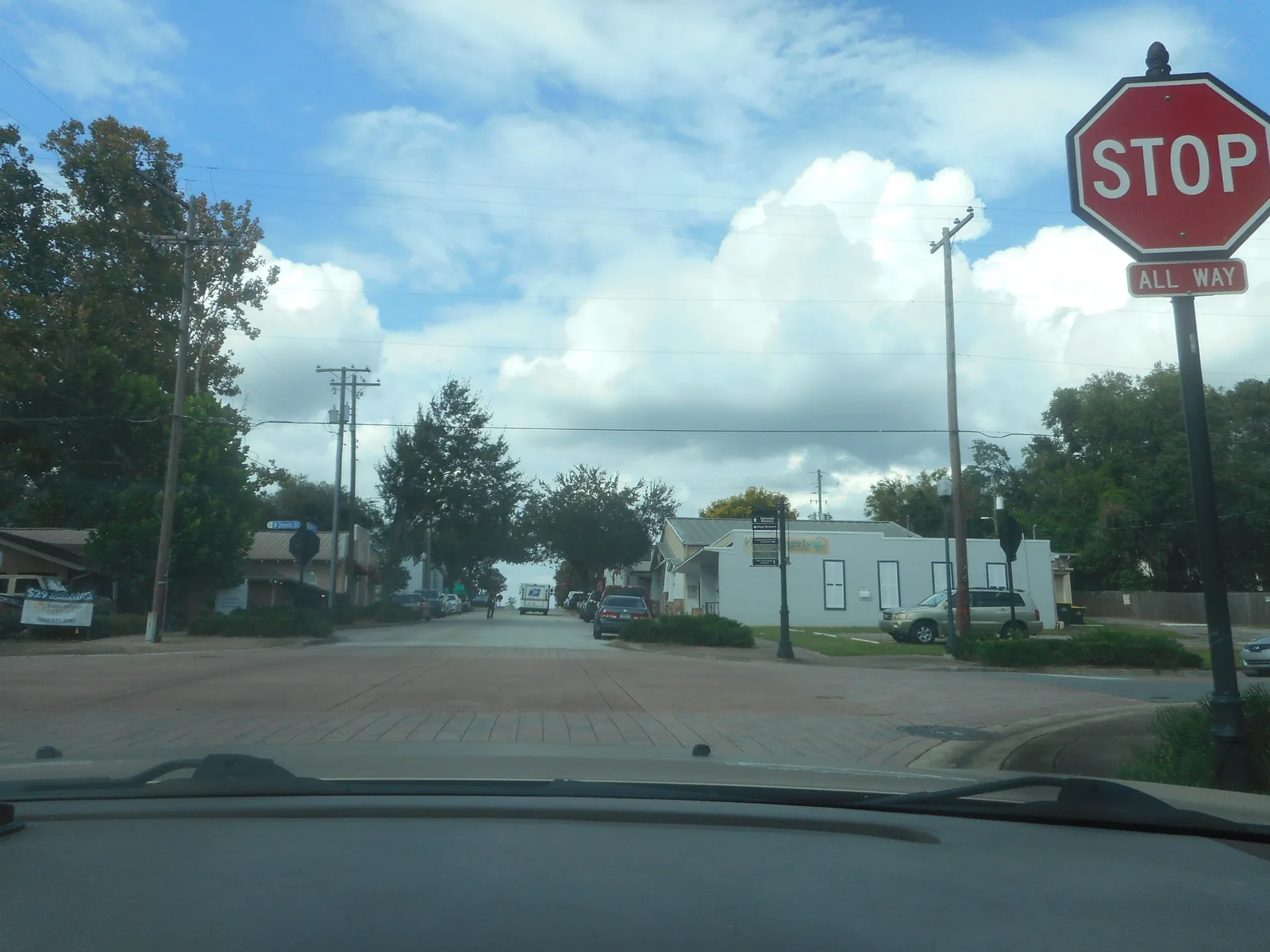 Eighth Street at DeSoto Street in historic downtown Clermont, a block from Clermont Brewing Company.